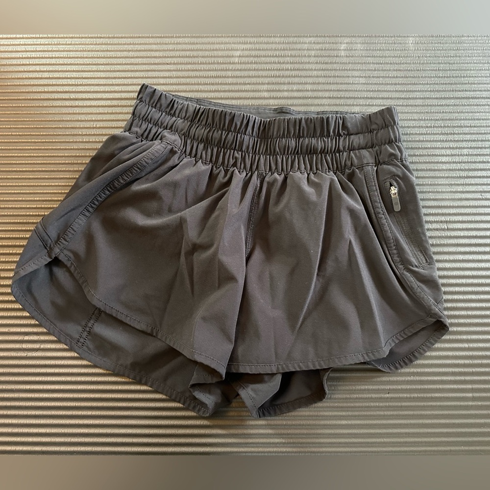 Lululemon black shorts size 6 GUC